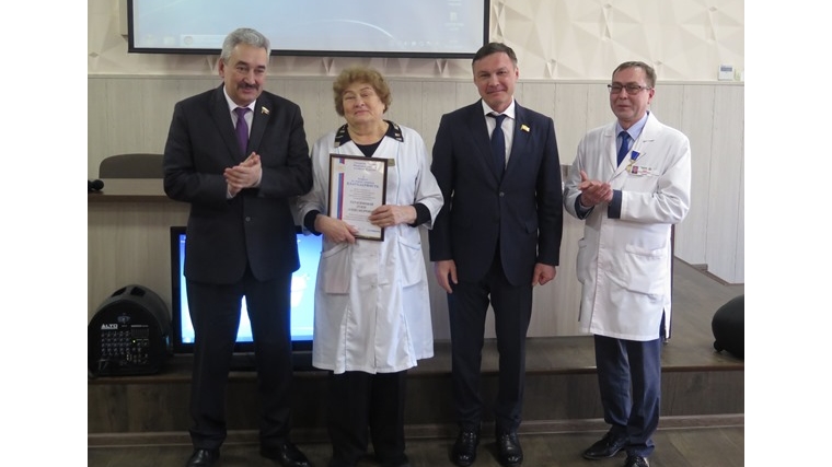Николай Николаев принял участие в чествовании врачей хирургического отделения Республиканской детской клинической больницы