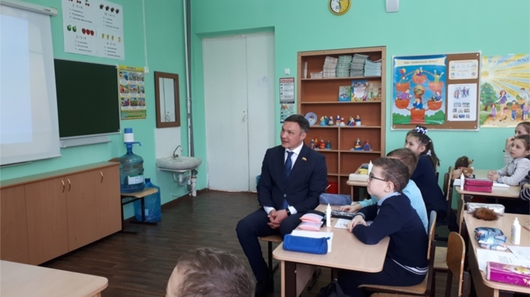 Николай Николаев провел урок здоровья для школьников